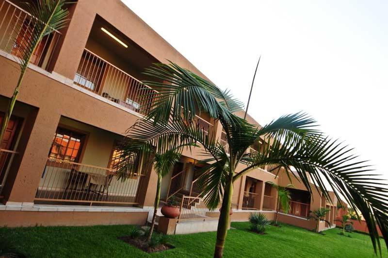 Batter Boys Guest House พริทอเรีย ภายนอก รูปภาพ