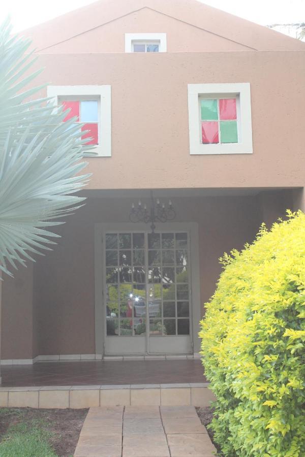 Batter Boys Guest House พริทอเรีย ภายนอก รูปภาพ